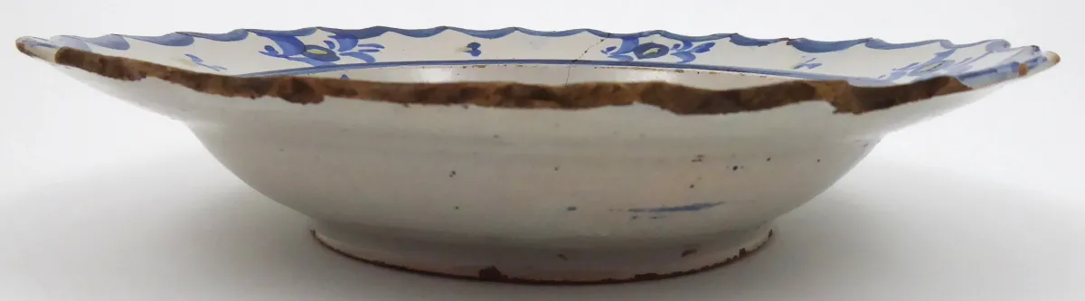 Fajánsový talíř se zubatým okrajem – Vyškov - 2