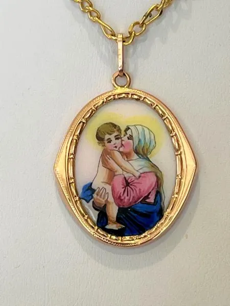 Zlatý přívěšek Panny Marie s Jezulátkem - 3