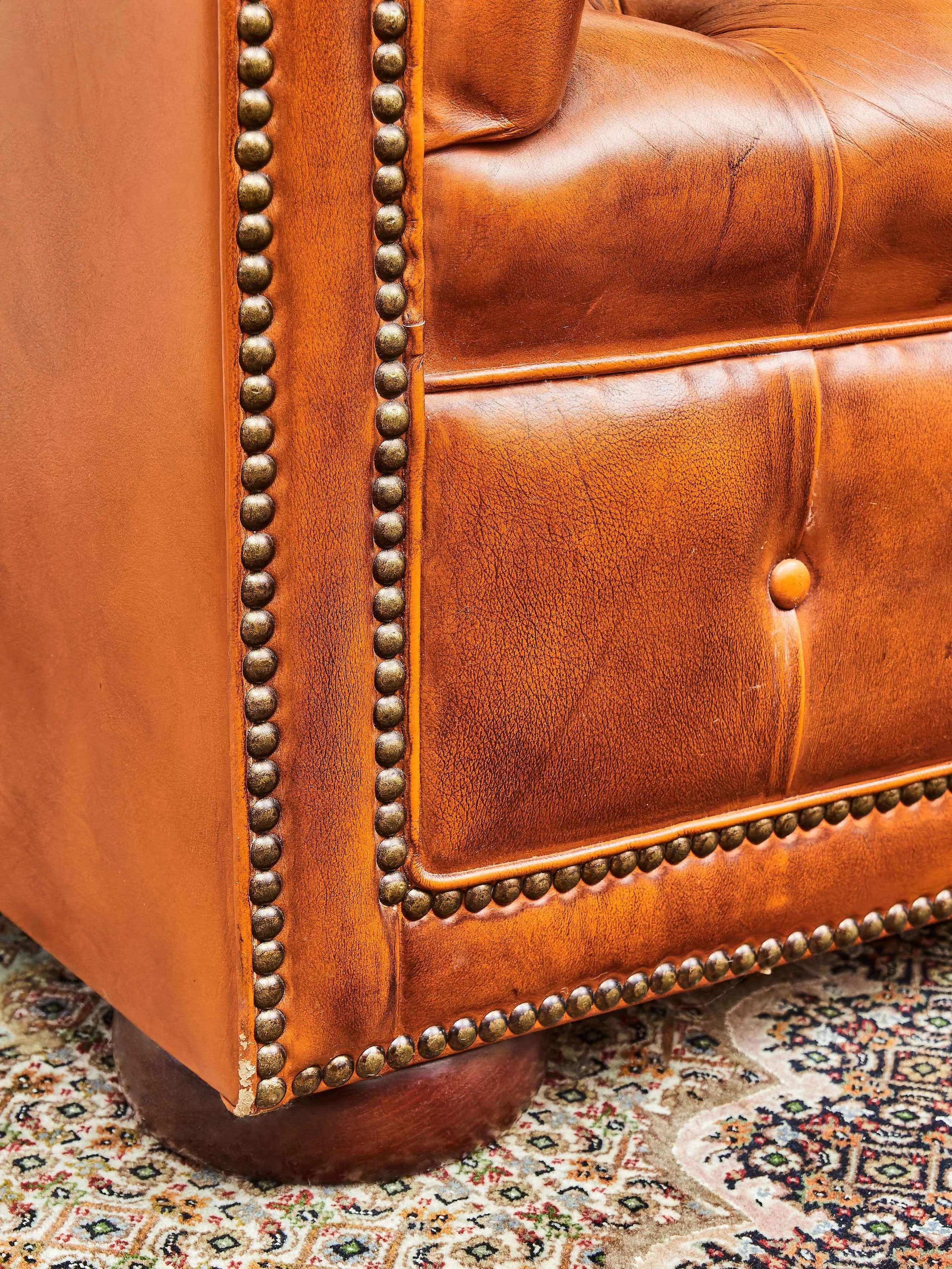 Klasická Chesterfield sofa velká - 5