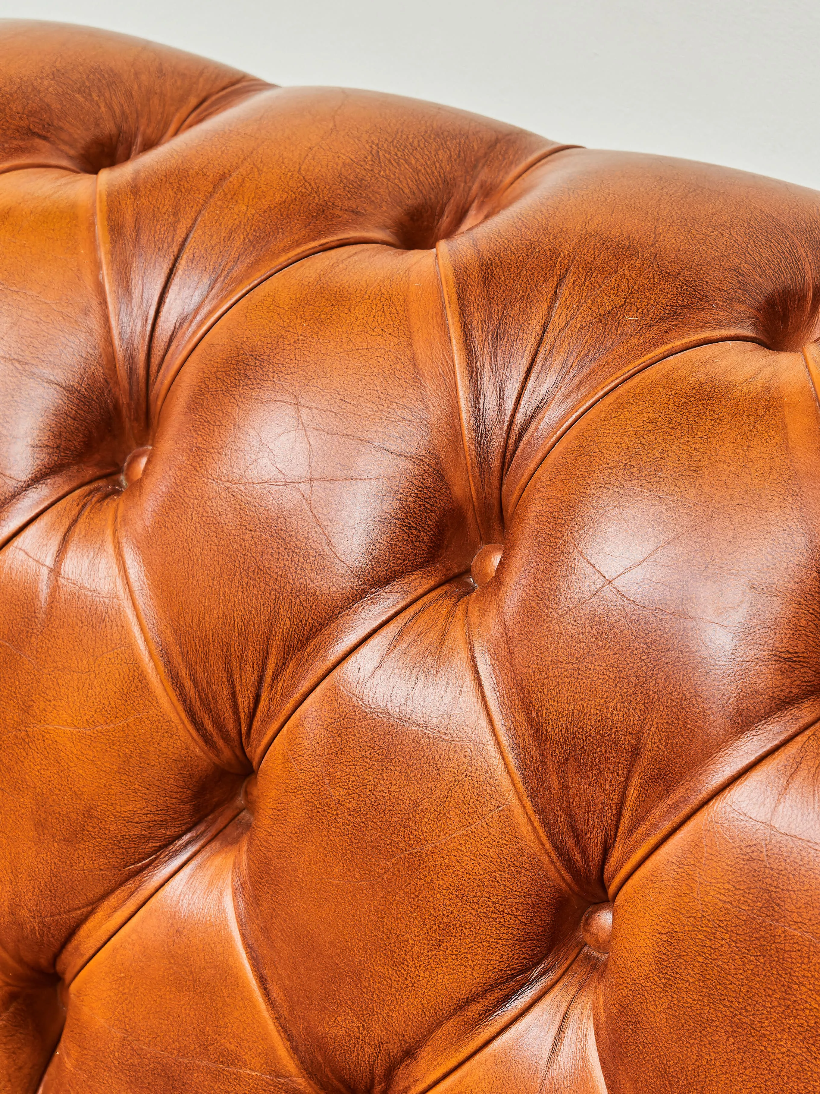 Klasická Chesterfield sofa velká - 6