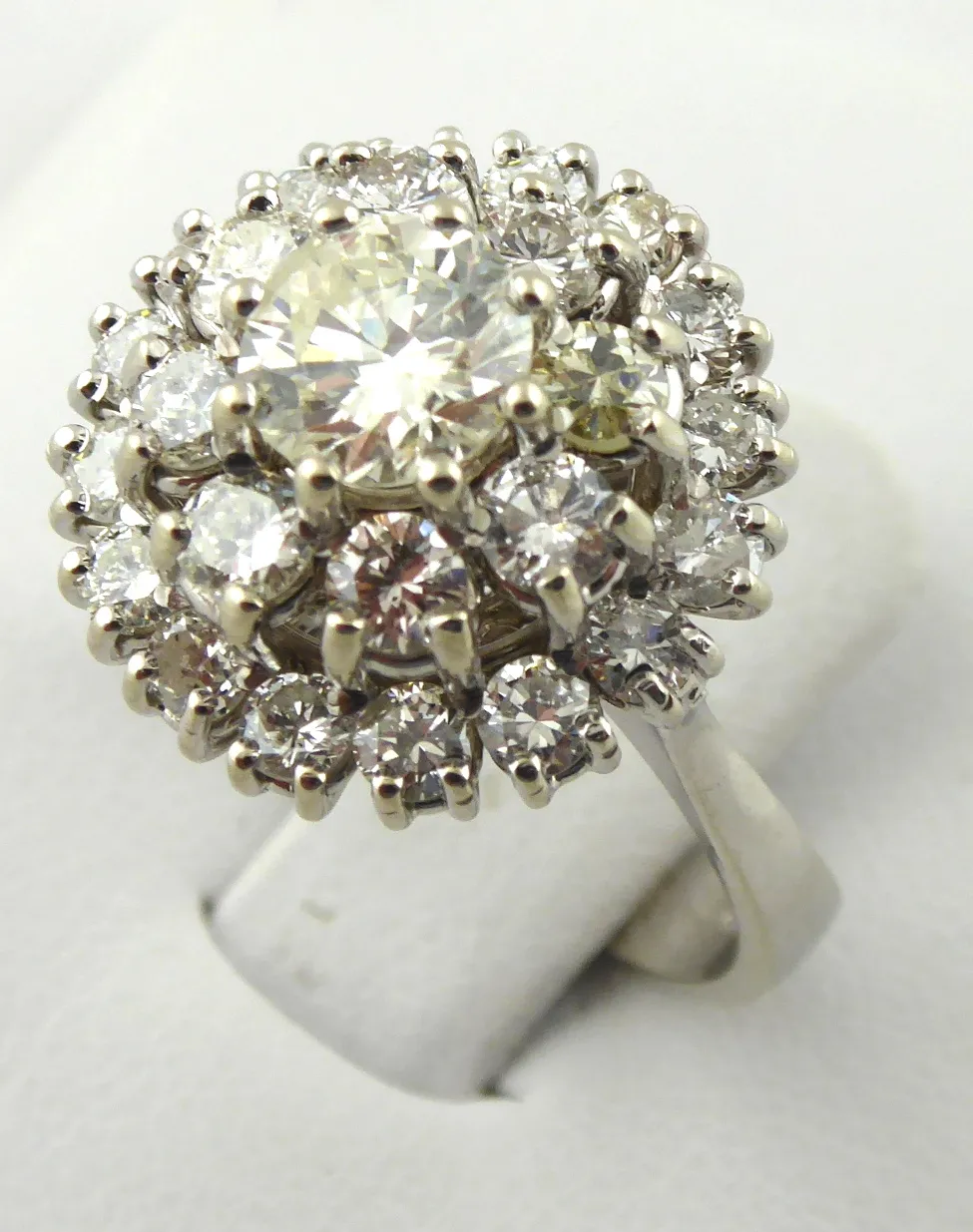 Efektní zlatý prsten s 25 diamanty – 2,00 ct - 2