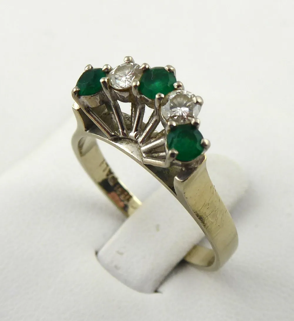 Zlatý prsten se smaragdy a diamanty – 0,30 ct - 2