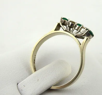 Zlatý prsten se smaragdy a diamanty – 0,30 ct - 4
