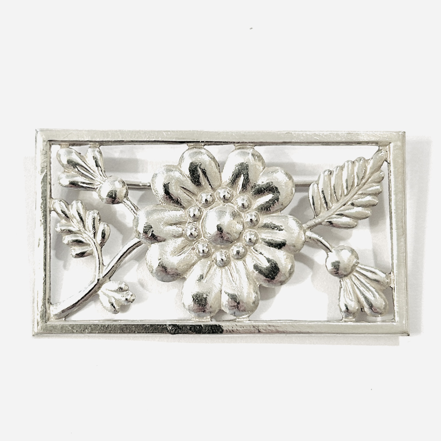 Stříbrná art-deco květinová brož
