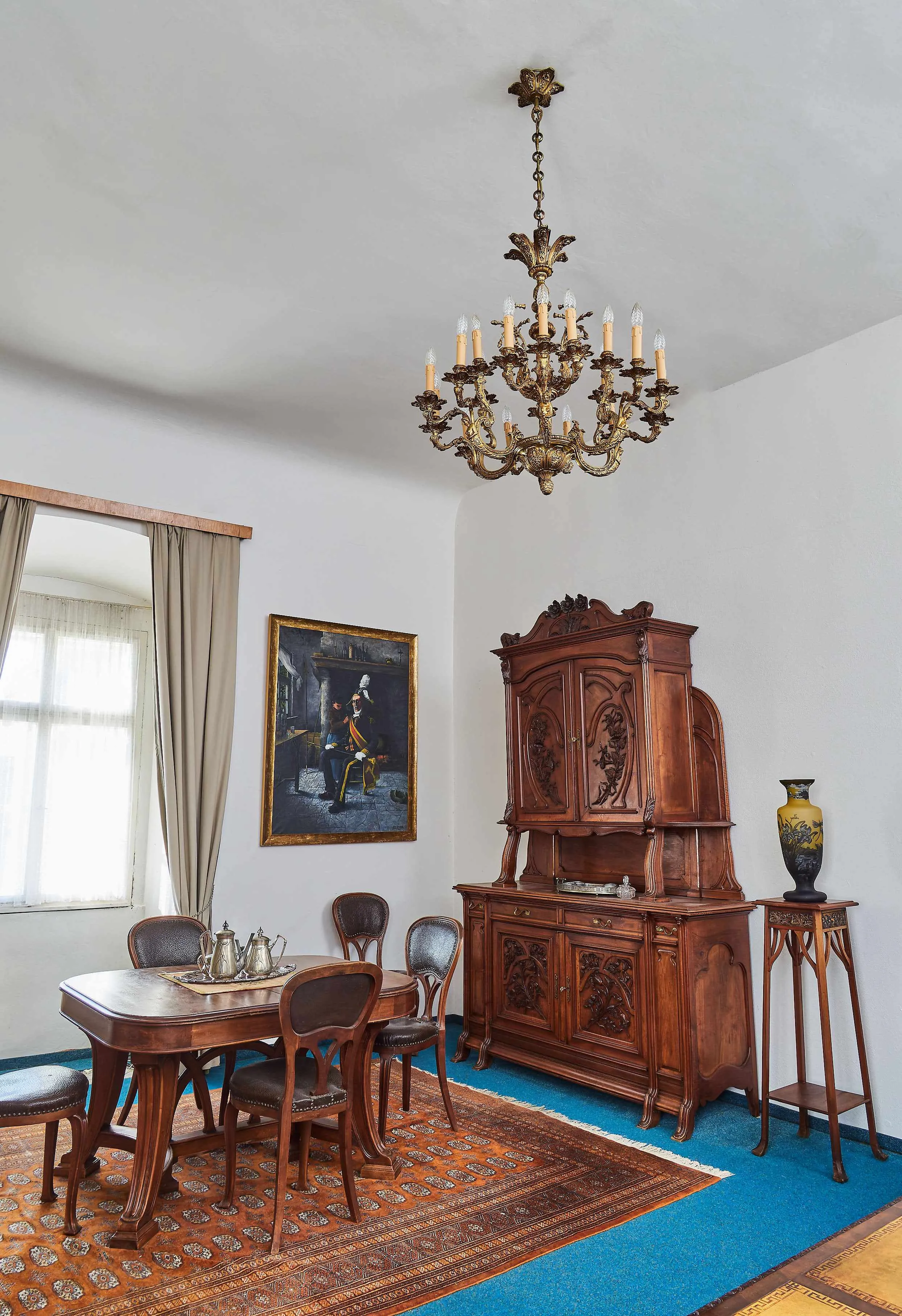 Historický odlitkový lustr ze zámku 18 žárovek - 2