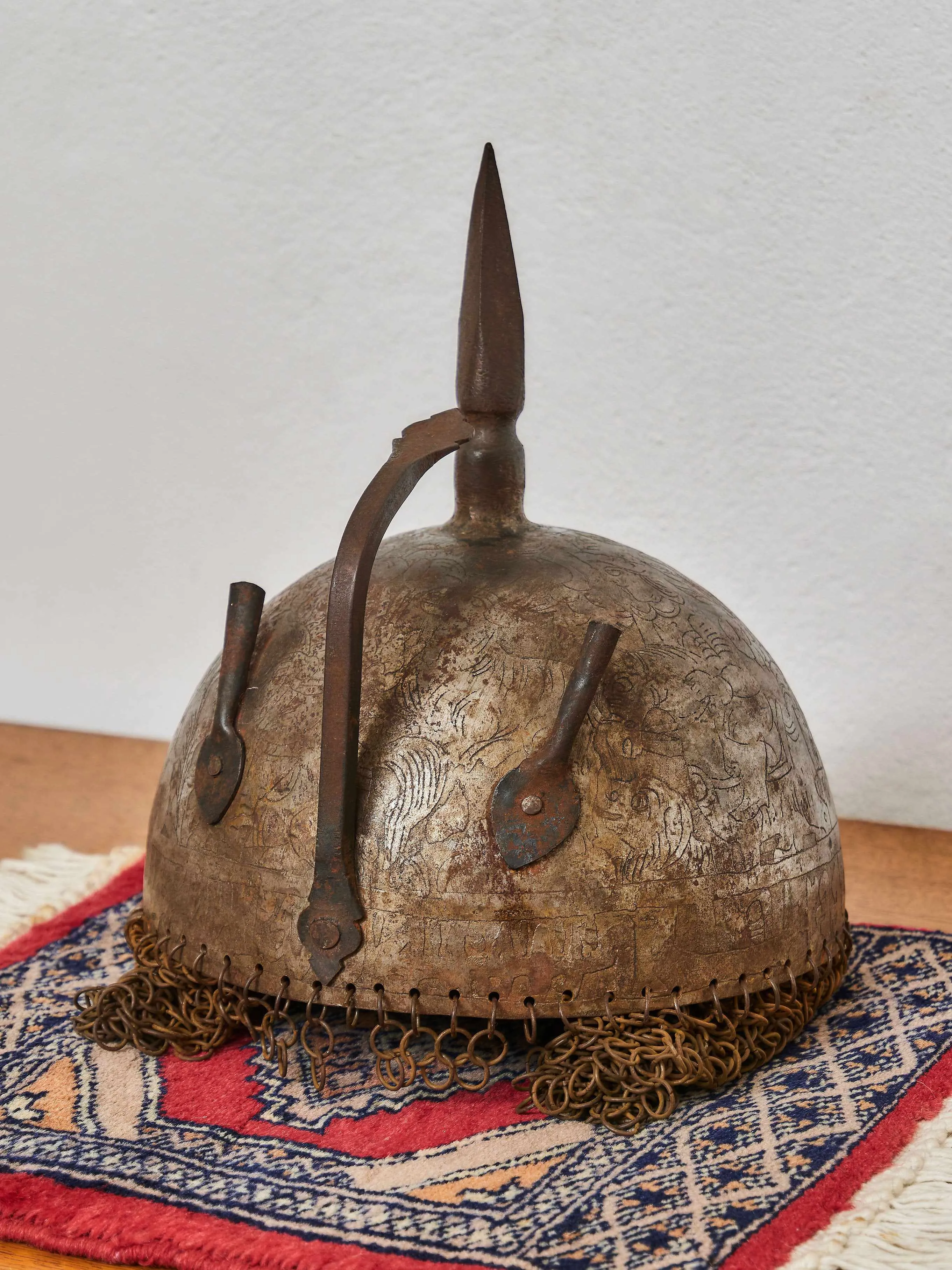 Perská bojová helma s gravírováním a kroužkovým závěsem, 19. století - 8