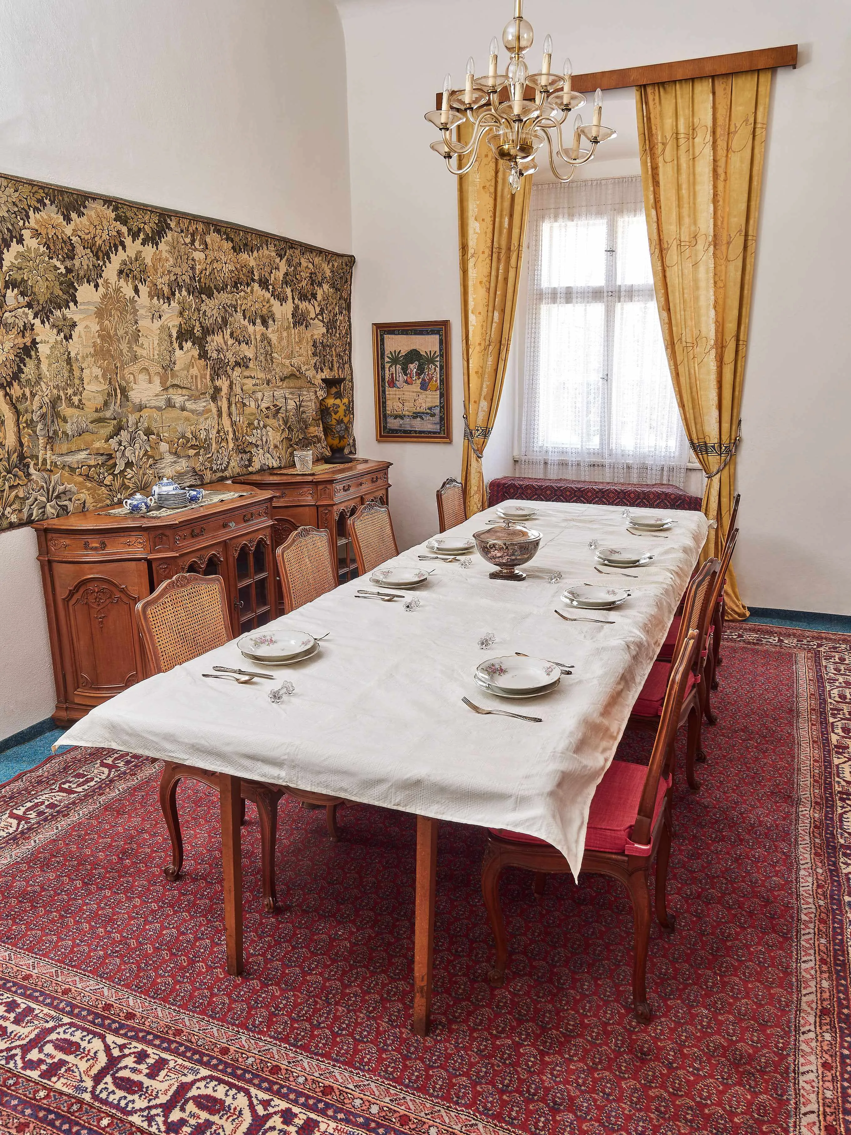 Luxusní starožitná vyřezávaná jídelna s velkým stolem - 2