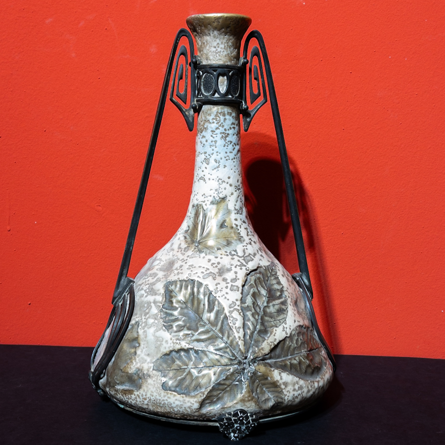Amphora, Secesní dekoratvní váza v montáži