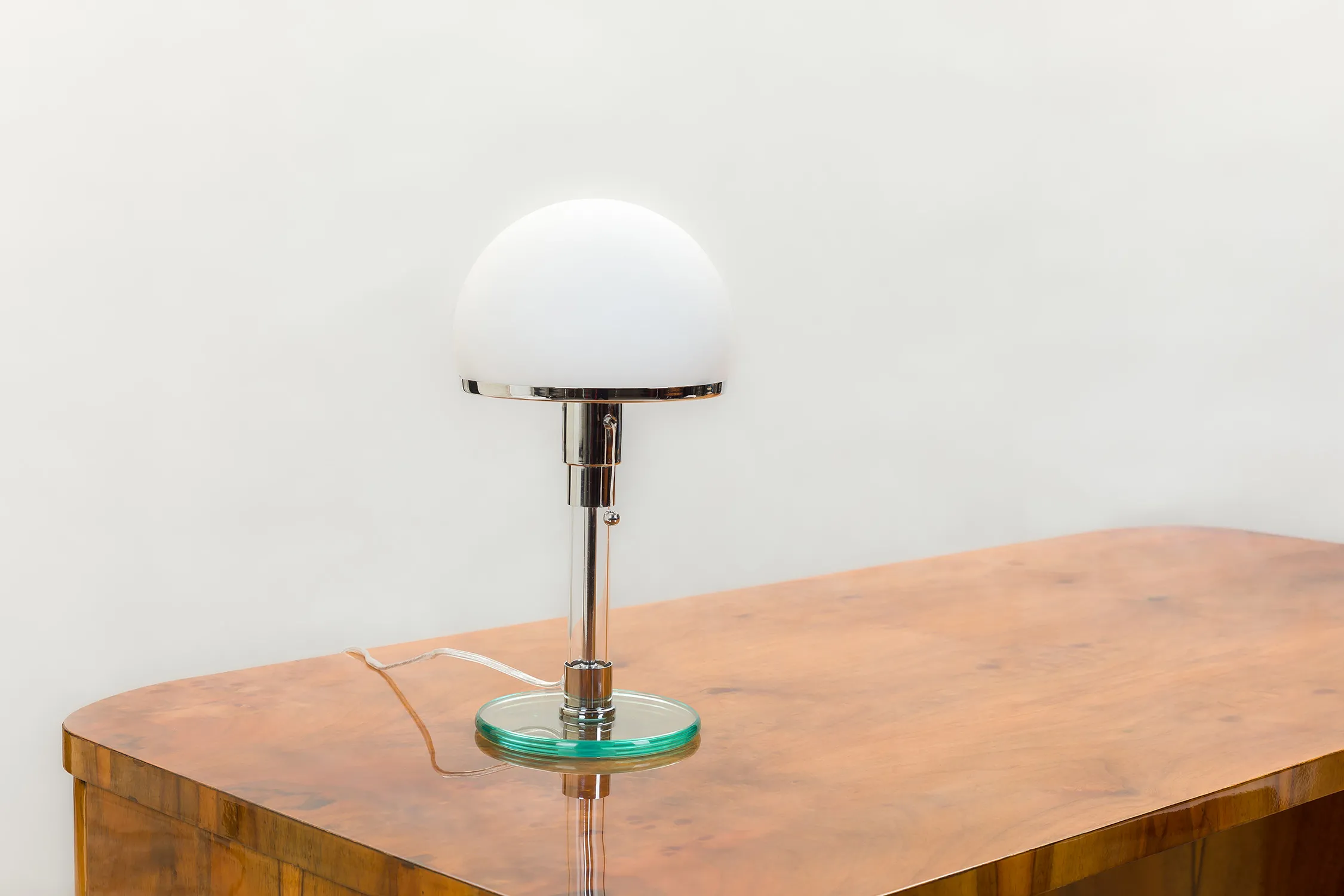 LAMPA STOLNÍ-FUNKCIONALISMUS, BAUHAUS.