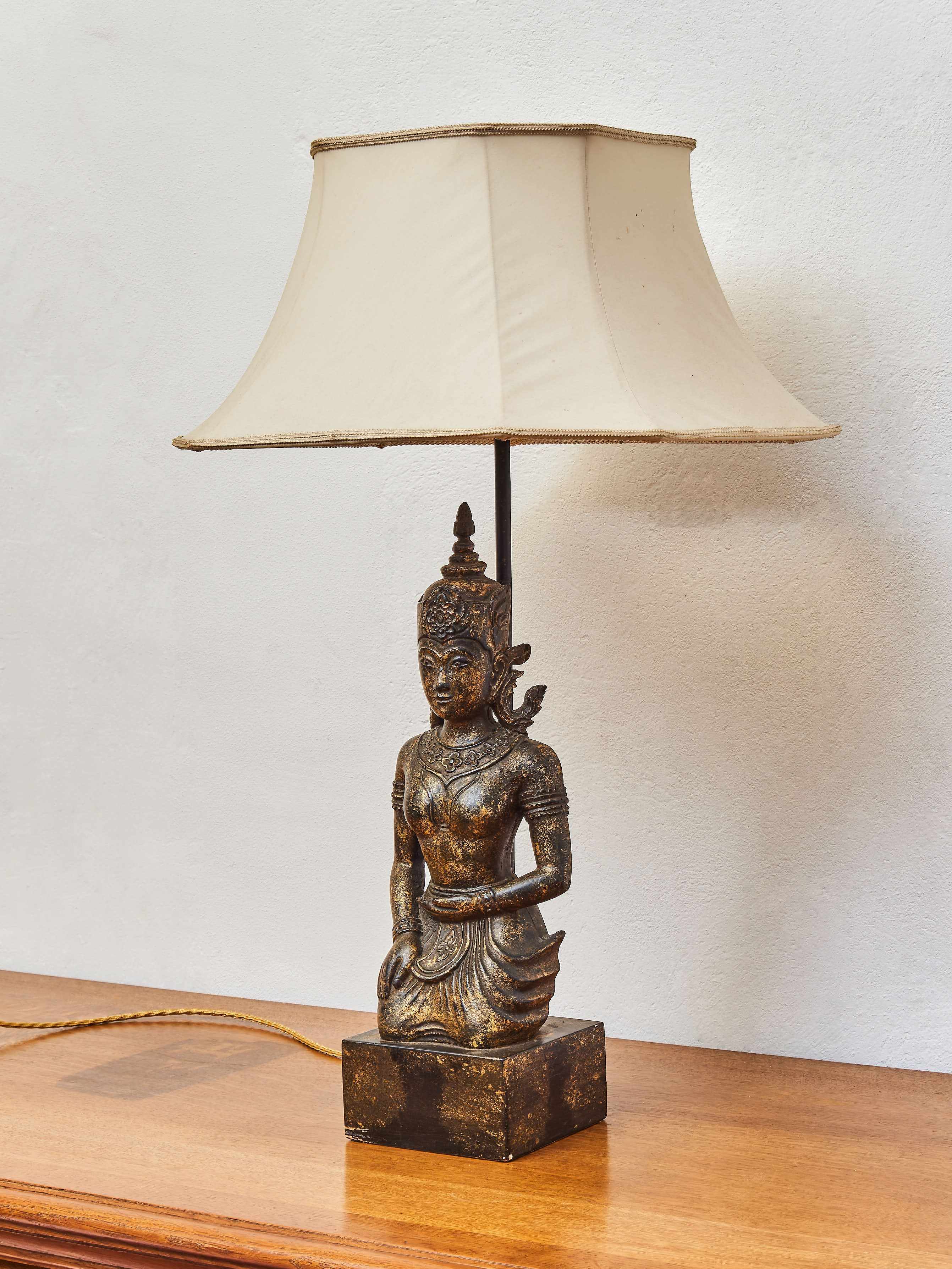 Lampa s Buddhou