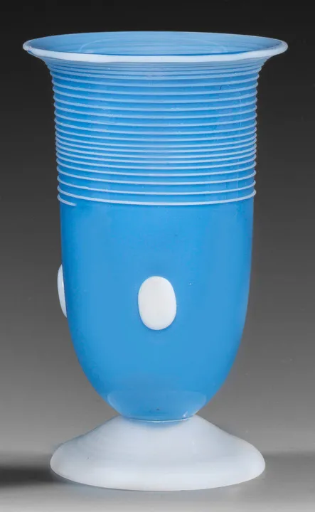 Loetz Witwe, Váza s bílými olepy, Art Deco