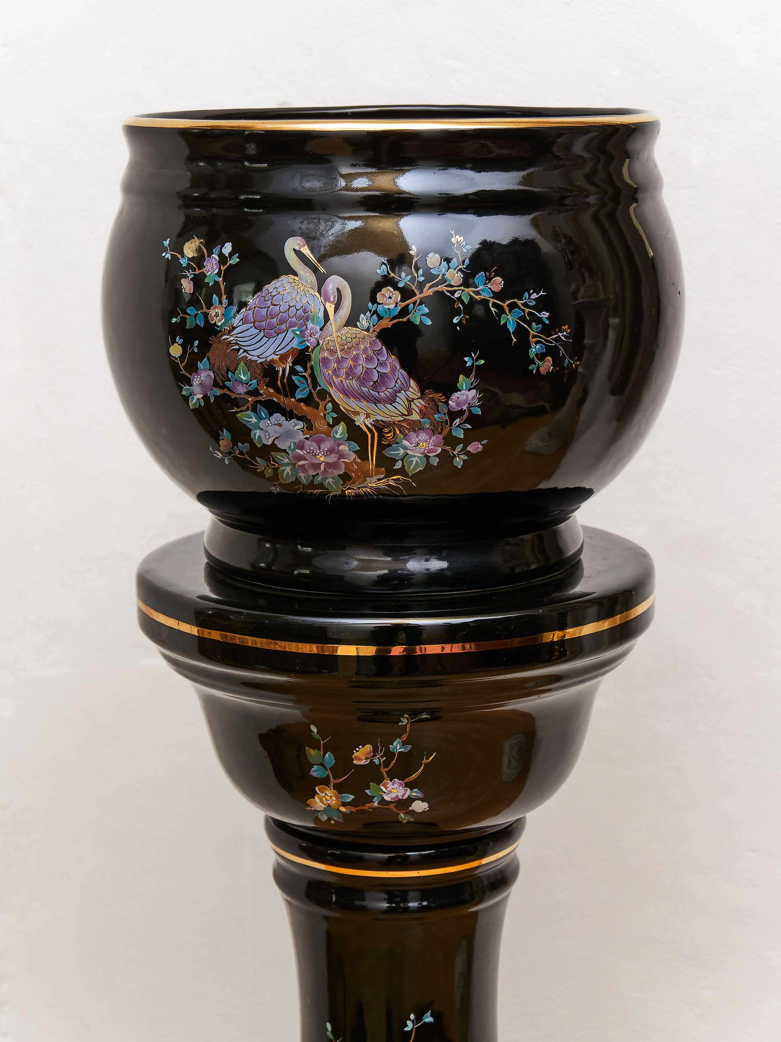 Porcelánový květináč na podstavci s dekorem pávů - 2