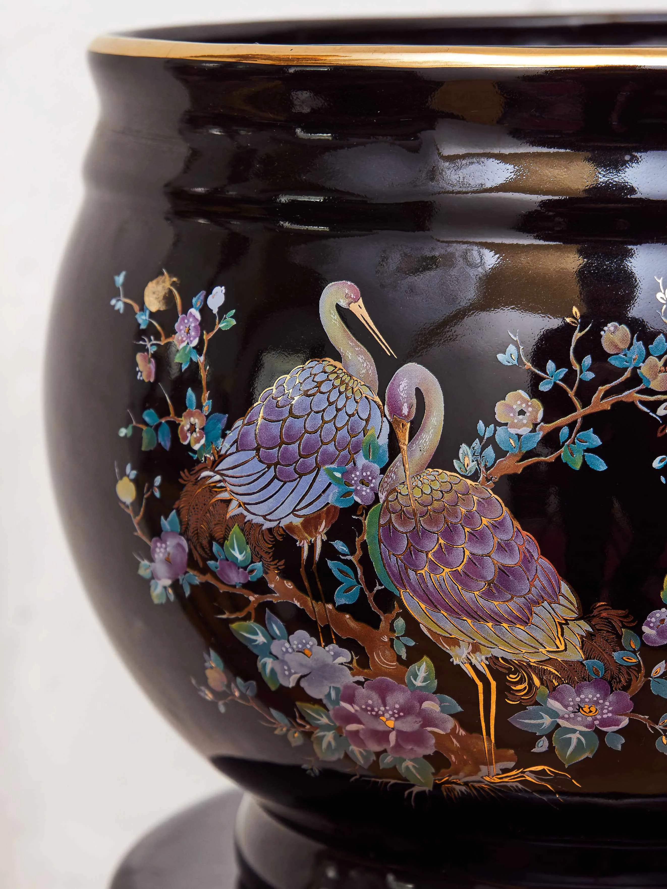 Porcelánový květináč na podstavci s dekorem pávů - 3