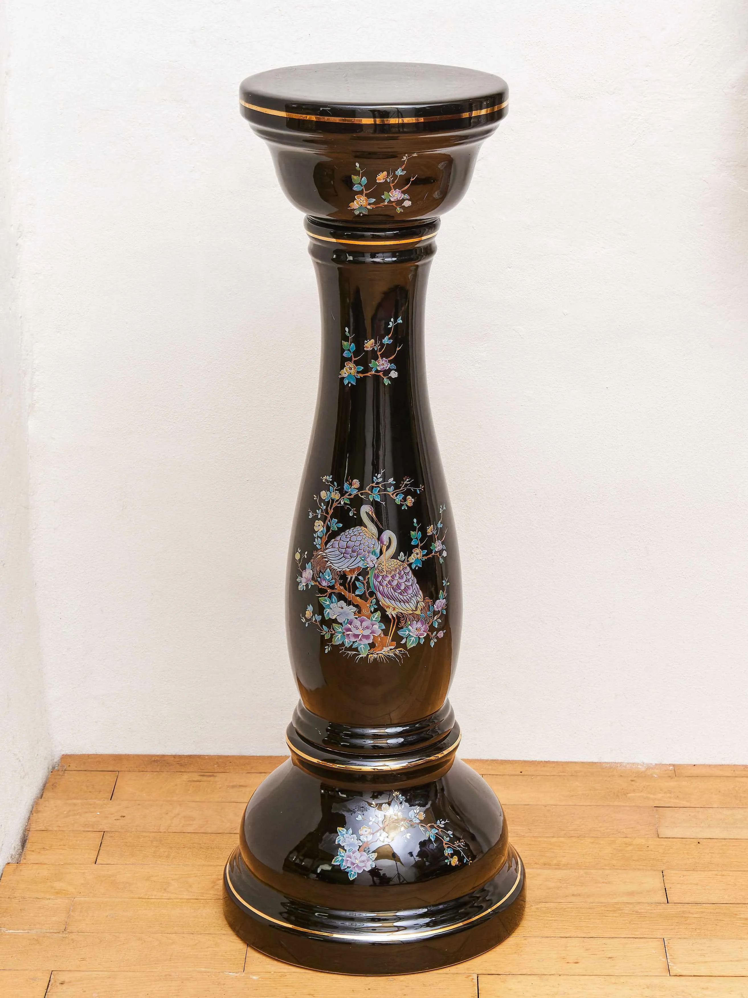 Porcelánový květináč na podstavci s dekorem pávů - 9
