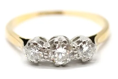 Zlatý prsten s diamanty