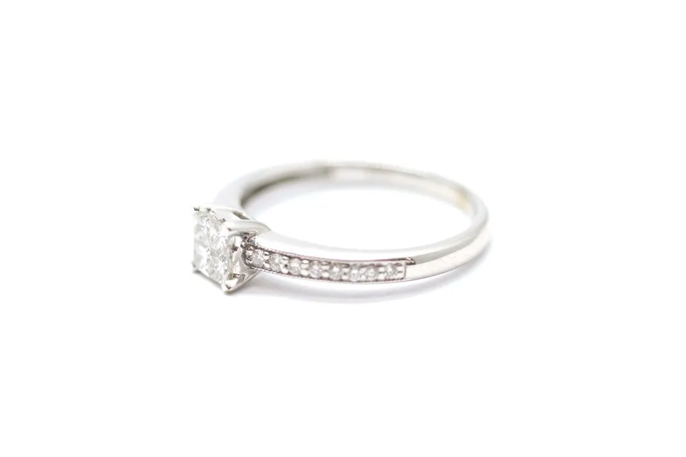 Zlatý prsten s diamanty - 2