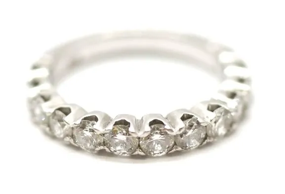 Platinový prsten s diamanty