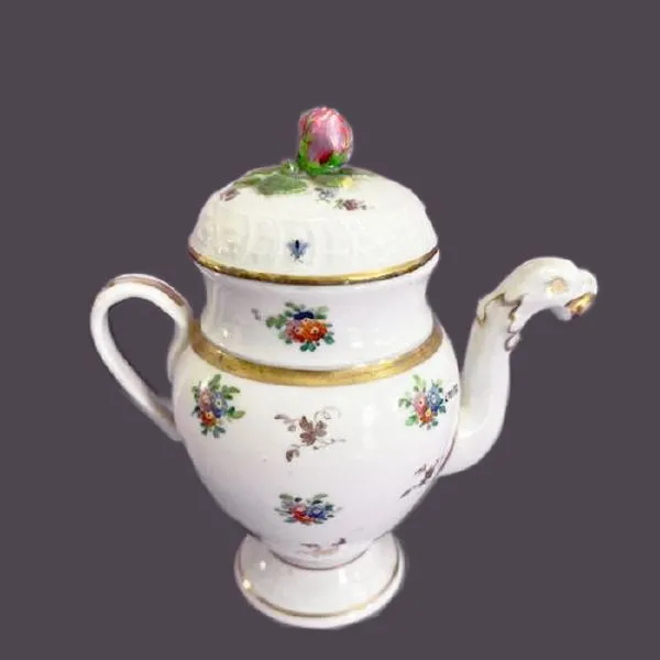 Porcelánová konvička s květinovým motivem - 2