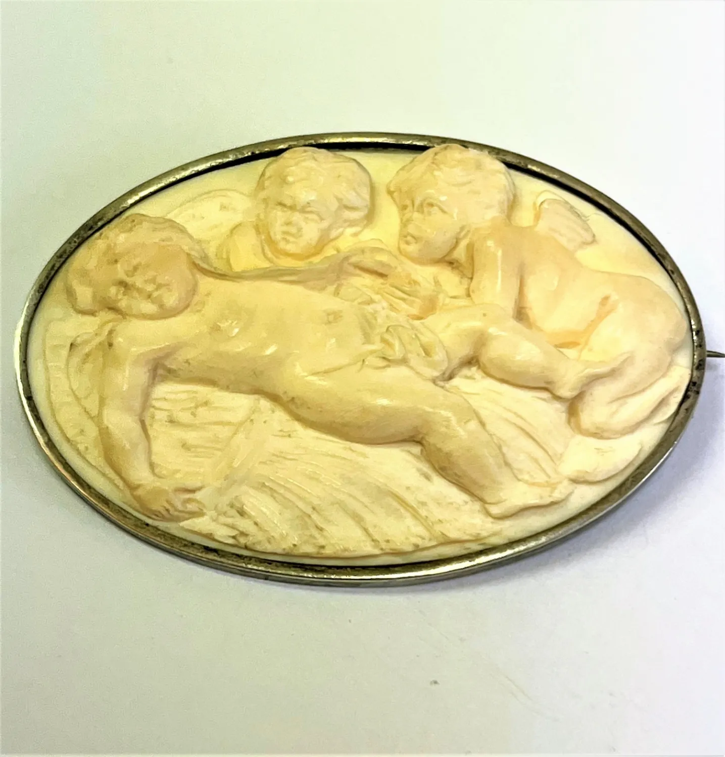 Oválná stříbrná brož s anadílky – slonová kost - 2