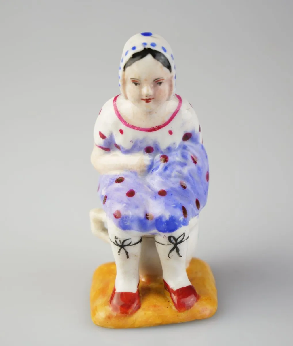 Žertovná porcelánová firgurka