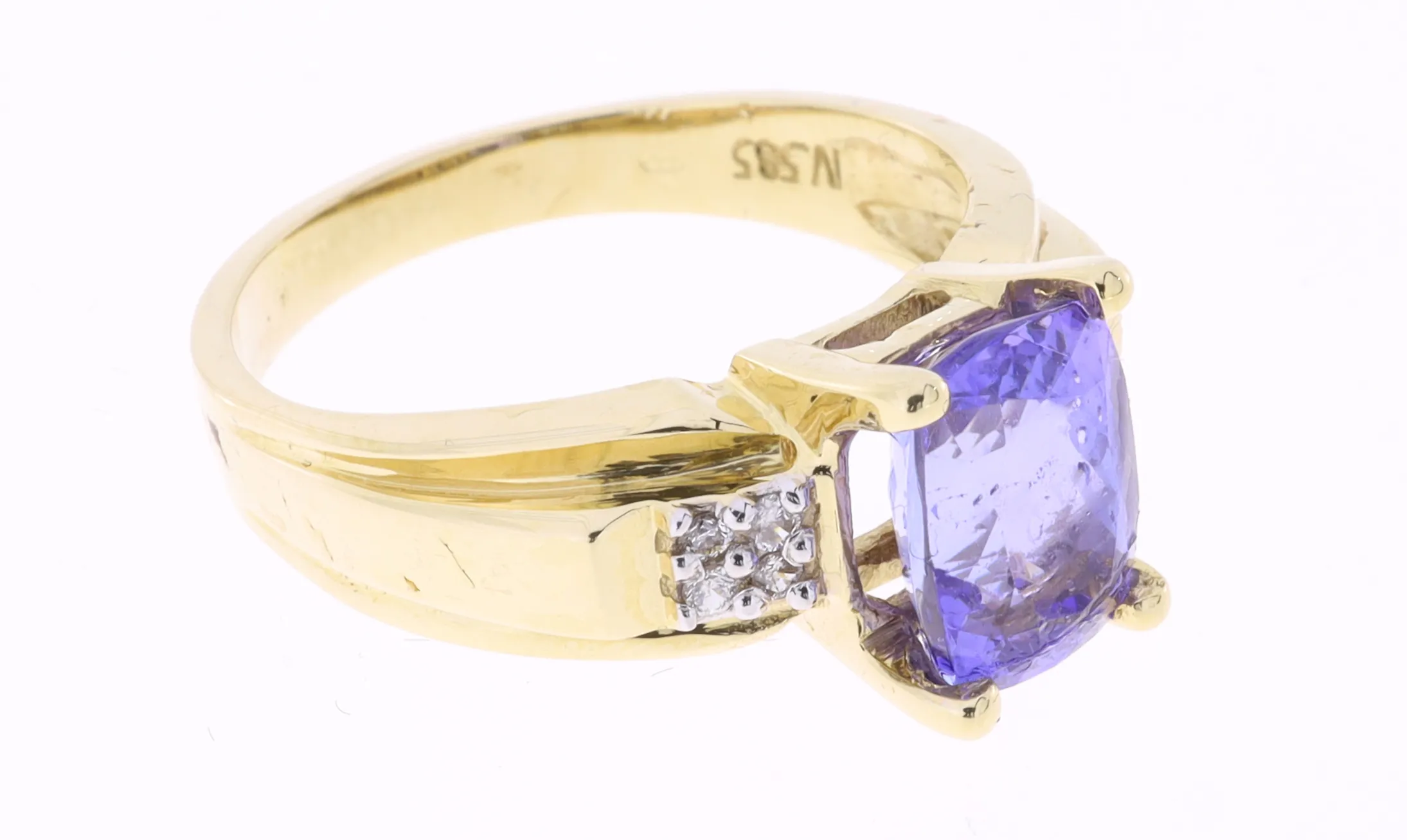 Výrazný zlatý prsten s tanzanitem a diamanty