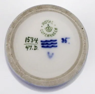 Royal Copenhagen – Váza s bílým vlčím mákem - 4