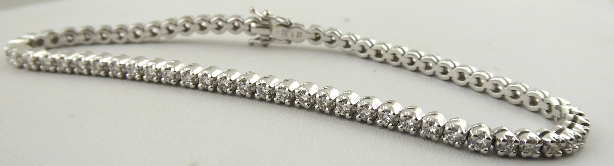 Zlatý tenisový diamantový náramek – 130 ct