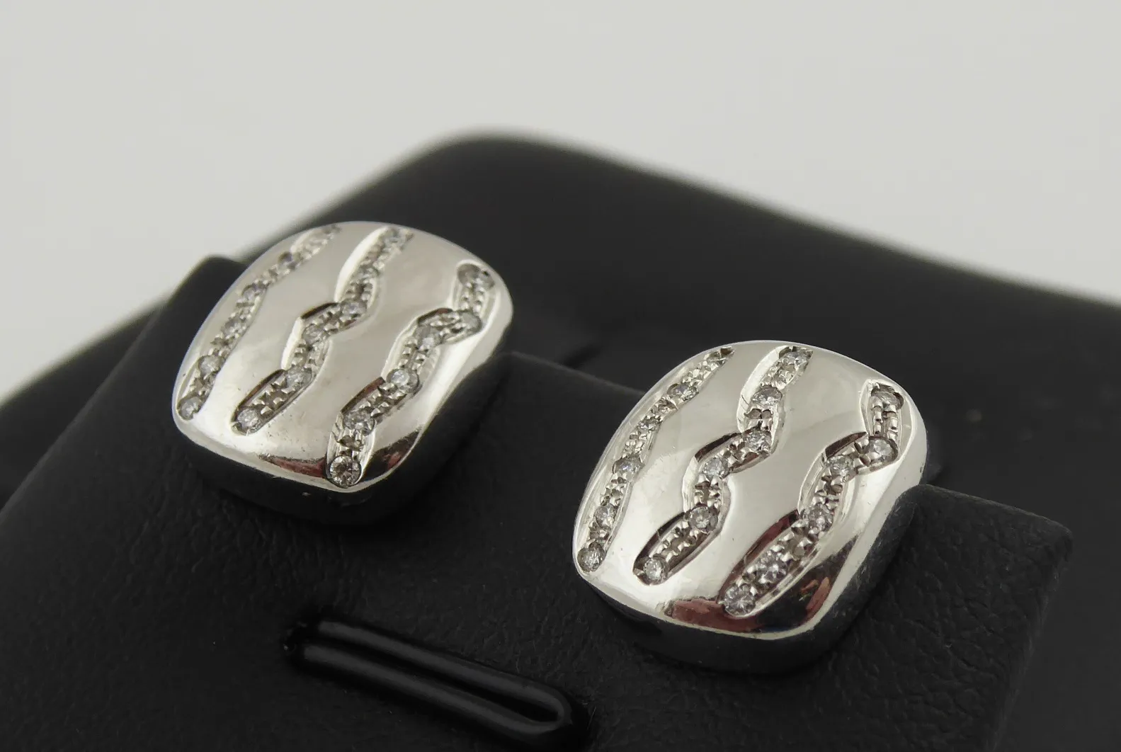 Designové zlaté náušnice s přírodní diamanty - 2