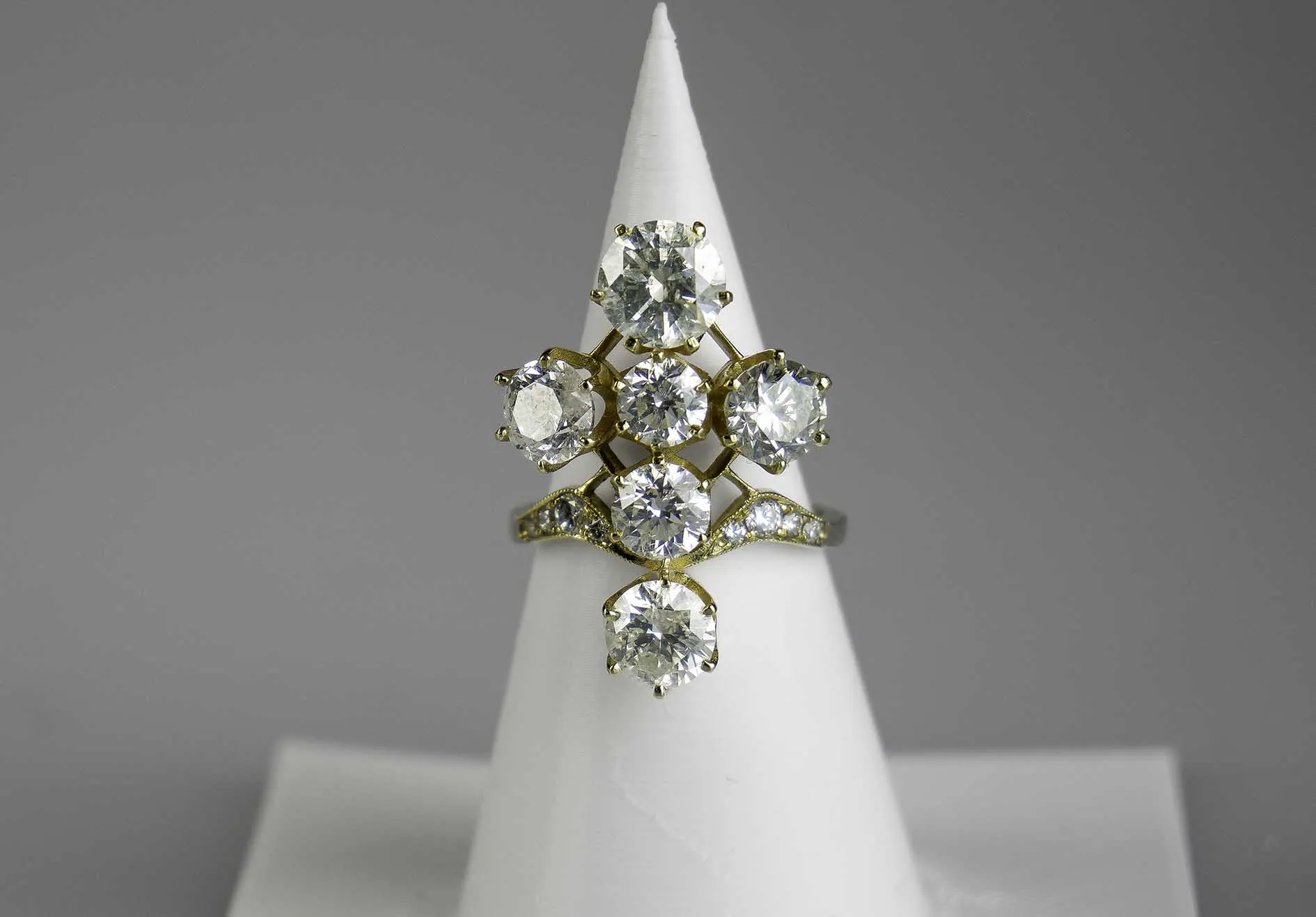 Zlatý prsten s diamanty – 6,18 ct