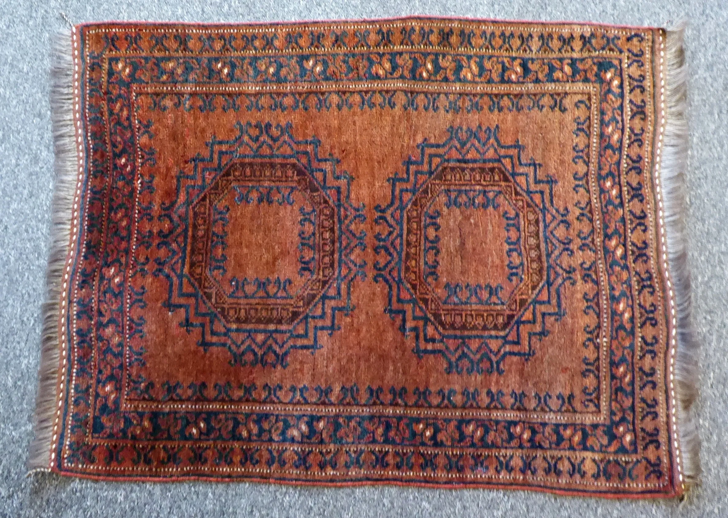 Ersárský (Ersari) koberec – 110 cm x 85 cm