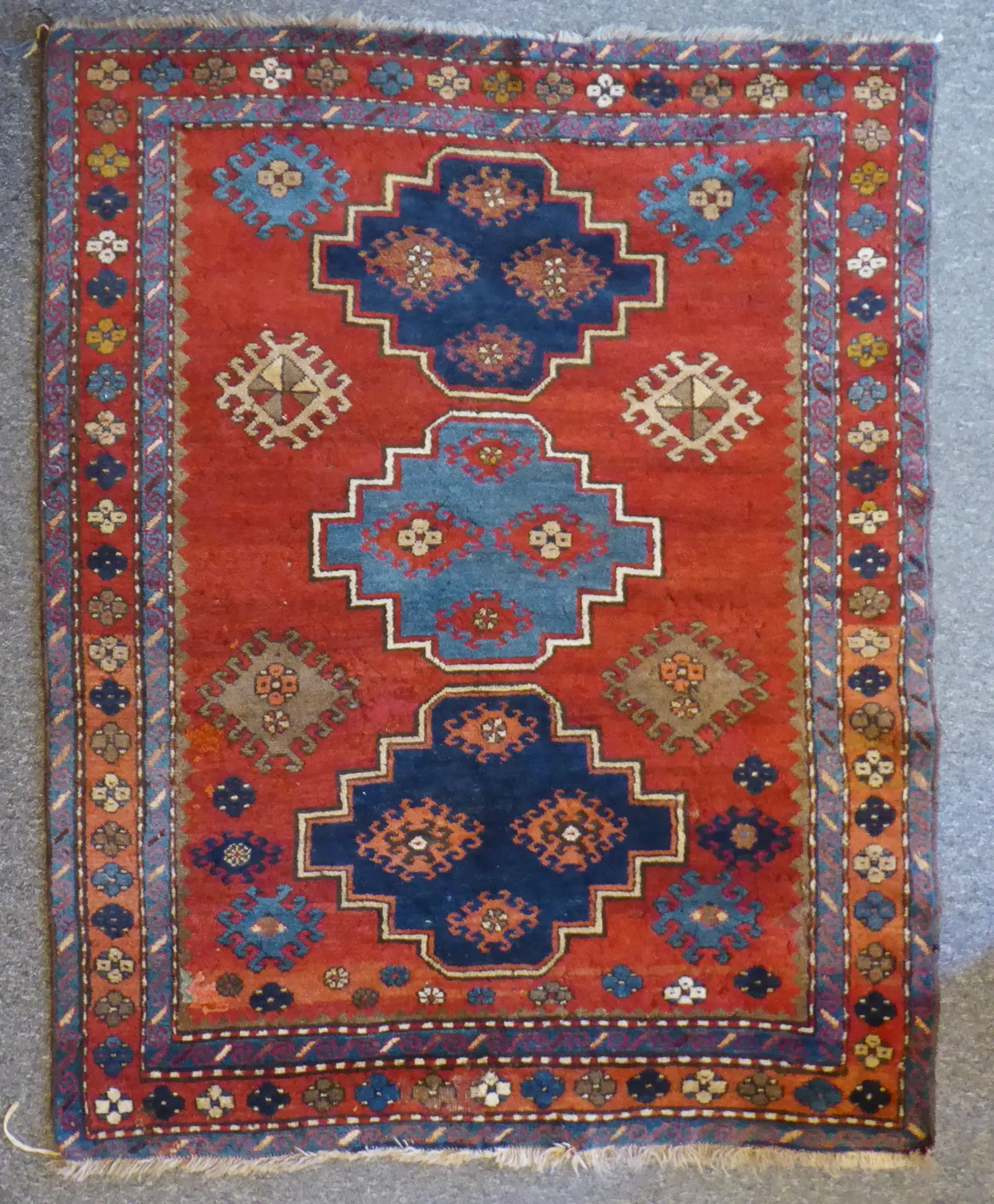 Koberec Kazak – 170 cm x 135 cm