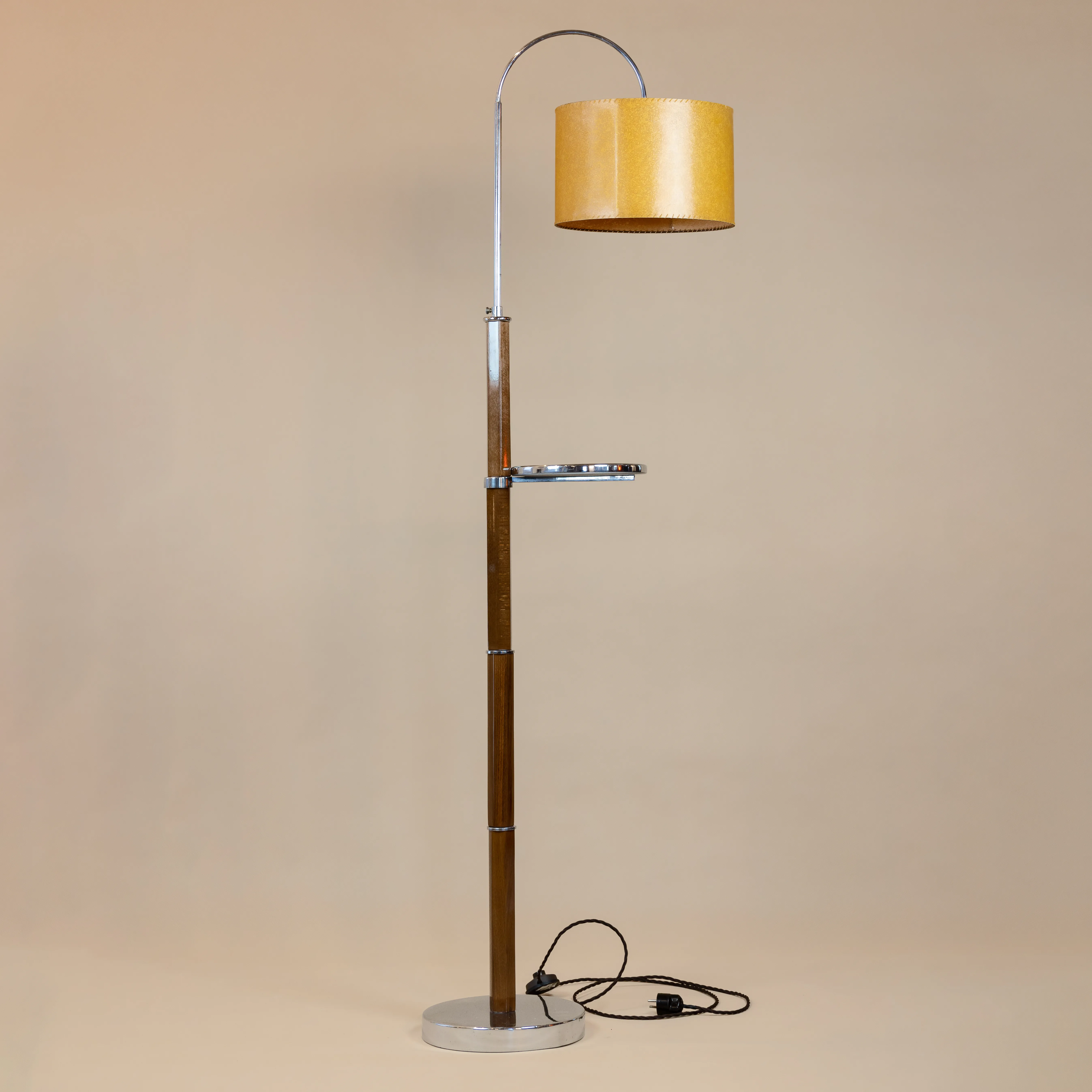 STOJACÍ LAMPA