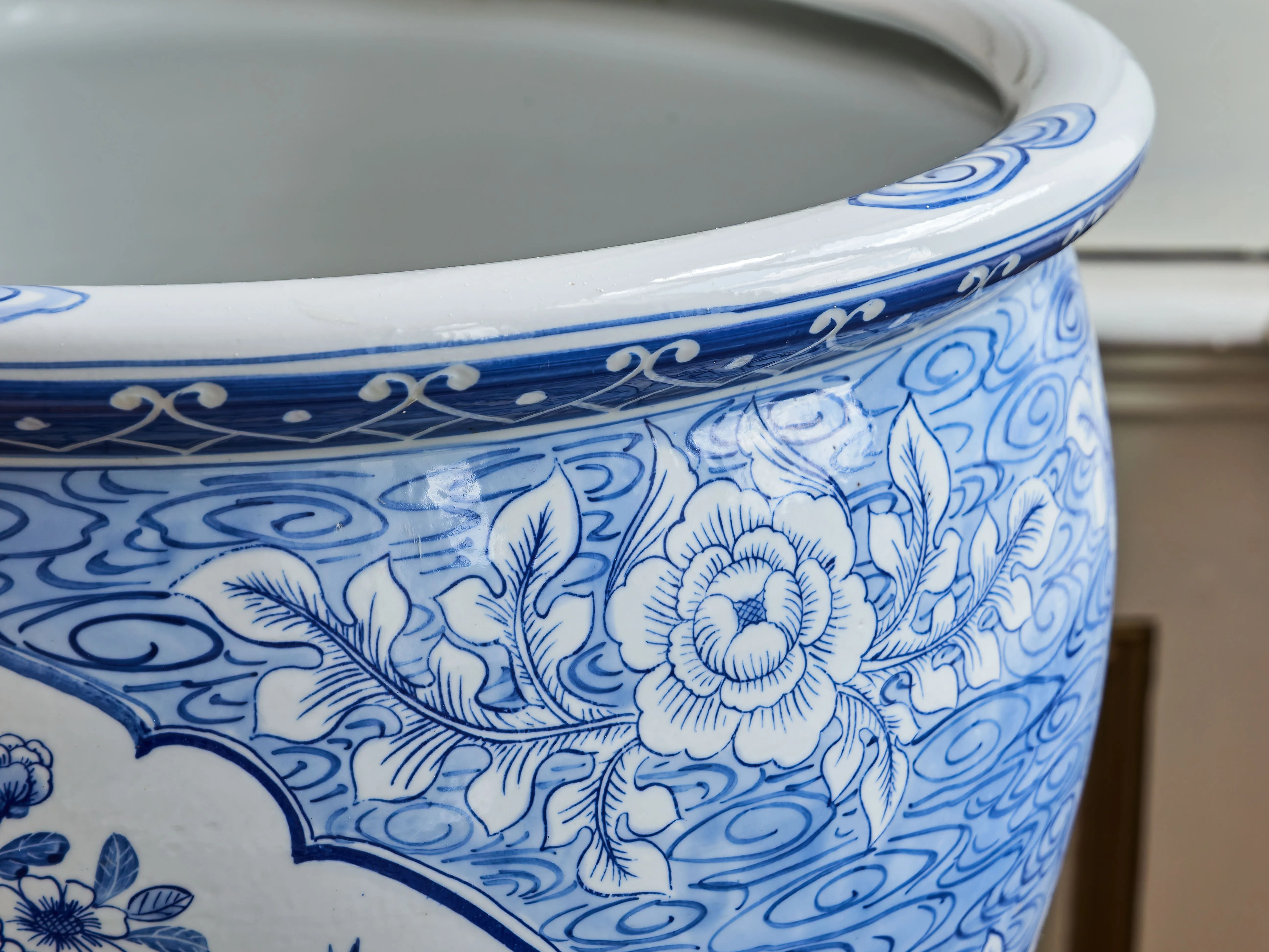 Čínský ručně malovaný porcelánový květináč – kobaltová modř, Ø 47,5 cm - 4