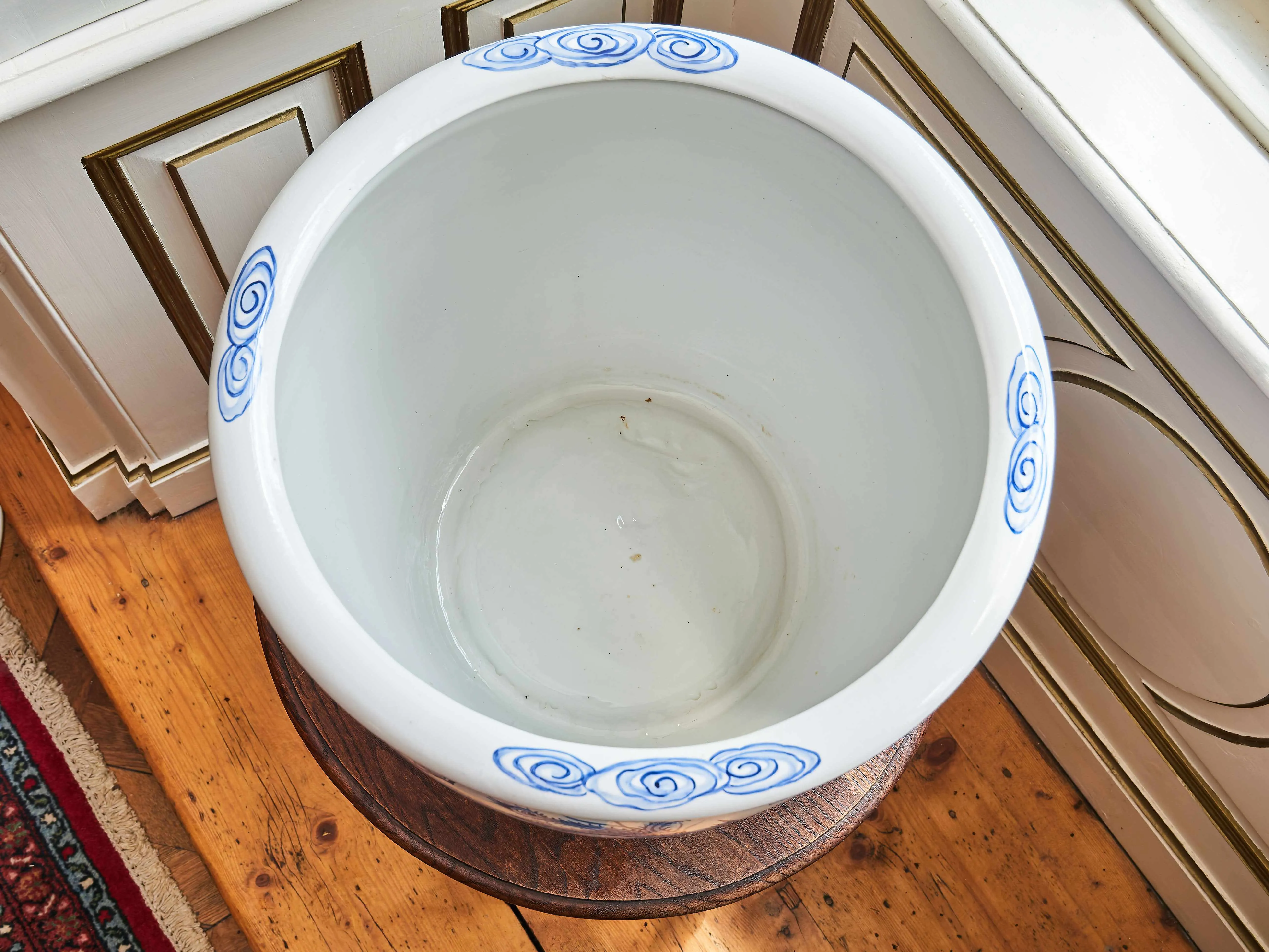 Čínský ručně malovaný porcelánový květináč – kobaltová modř, Ø 47,5 cm - 9