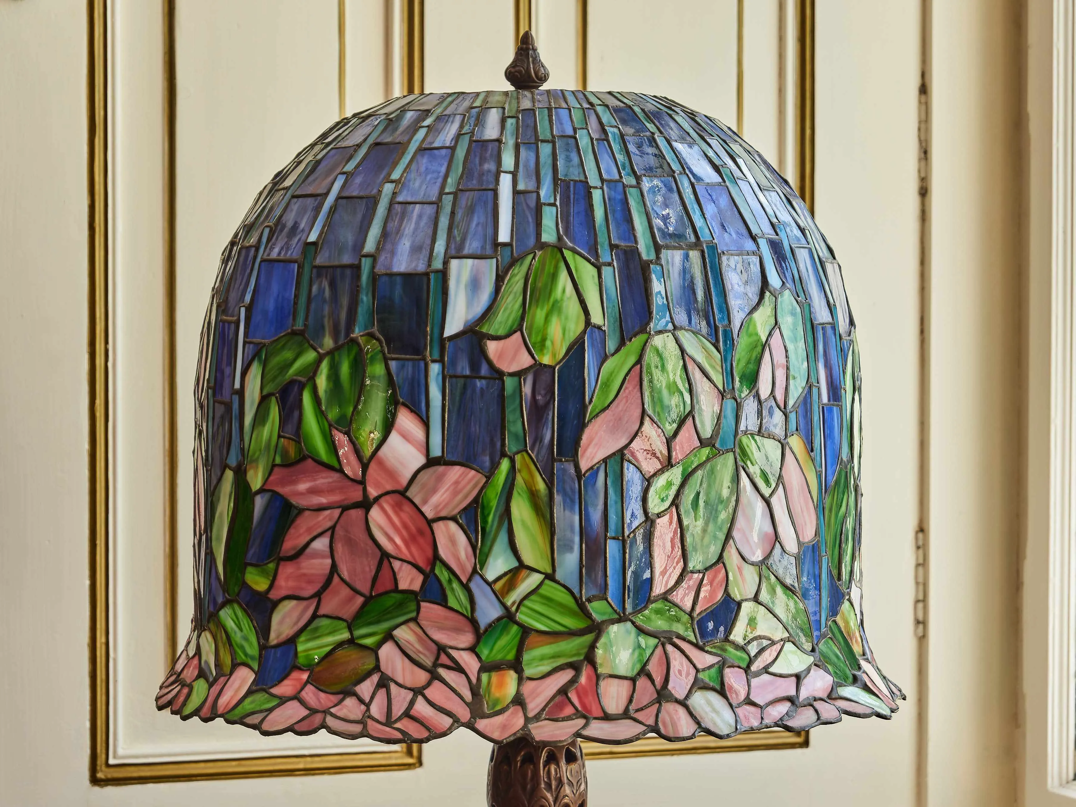 Tiffany stolní lampa s vitrážovým stínidlem – výška 84 cm - 3