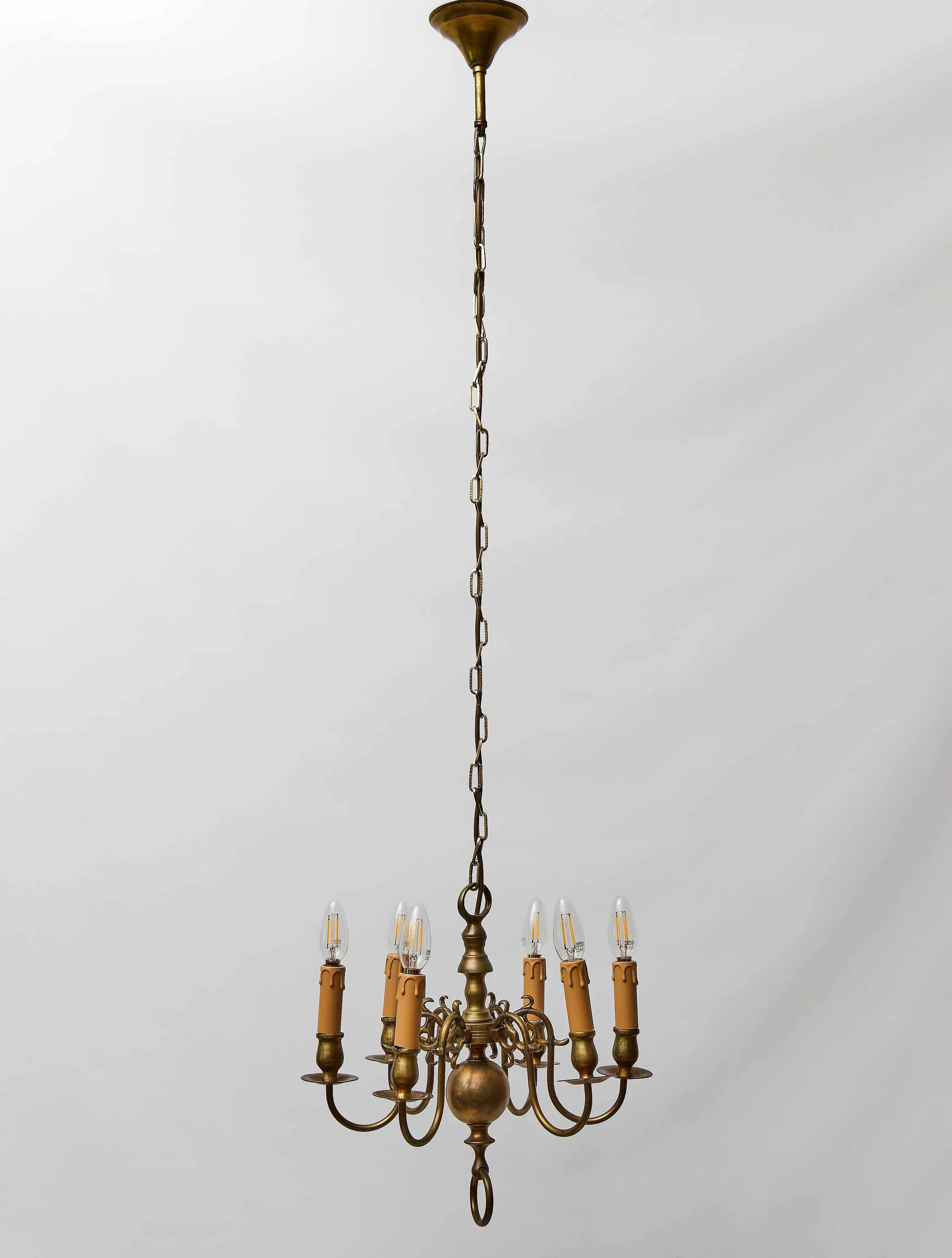 Elegantní holandský šestiramenný lustr z lité mosazi, kolem roku 1920 - 9