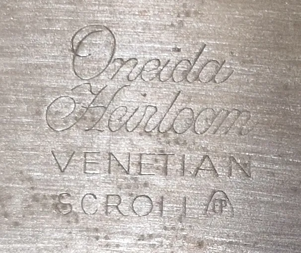 Kávový a čajový servis Oneida Heirloom – Venetian Scroll - 13