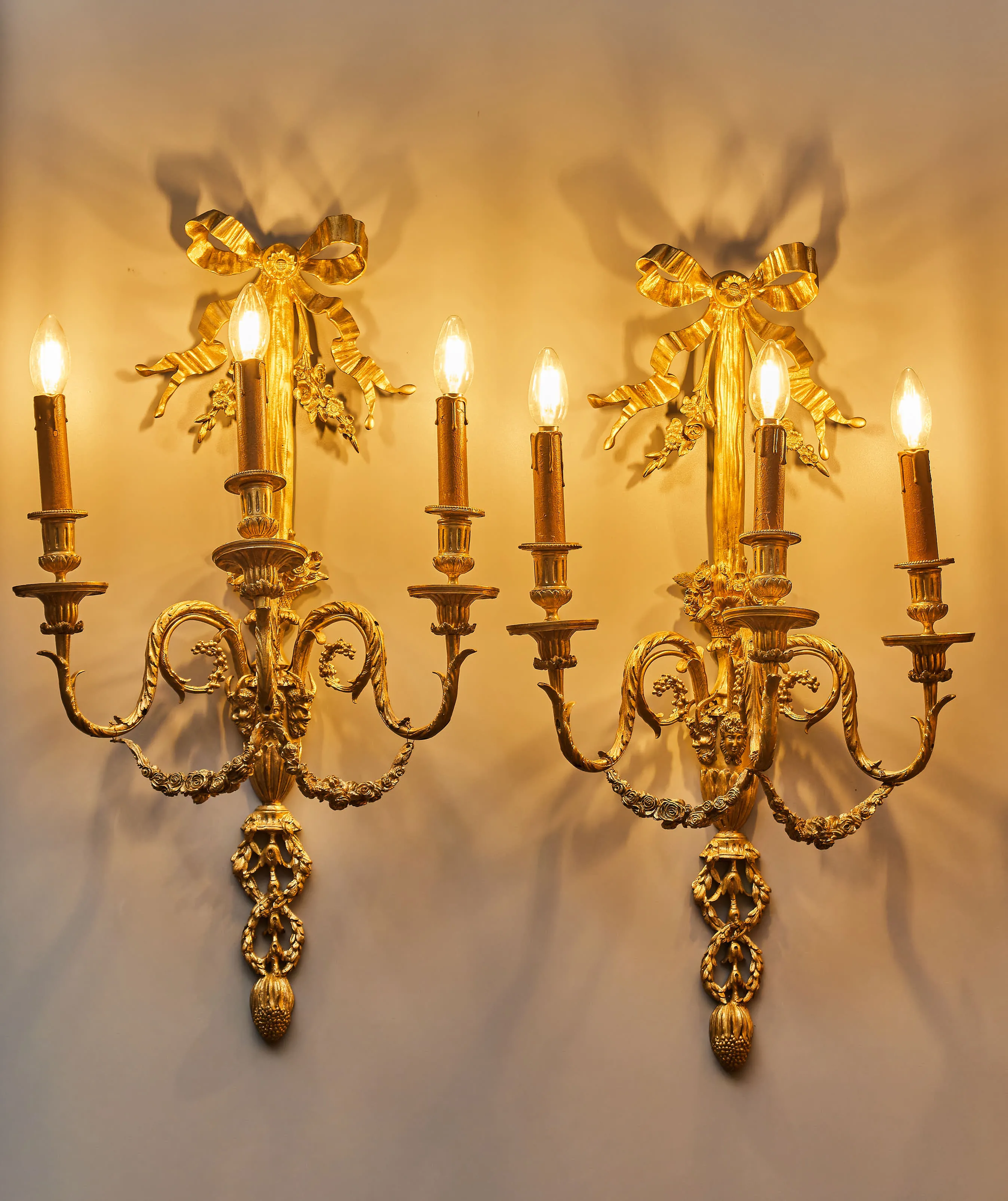 Luxusní nástěnné lampy neoklasicistní – zlacený bronz, konec 19. století - 2