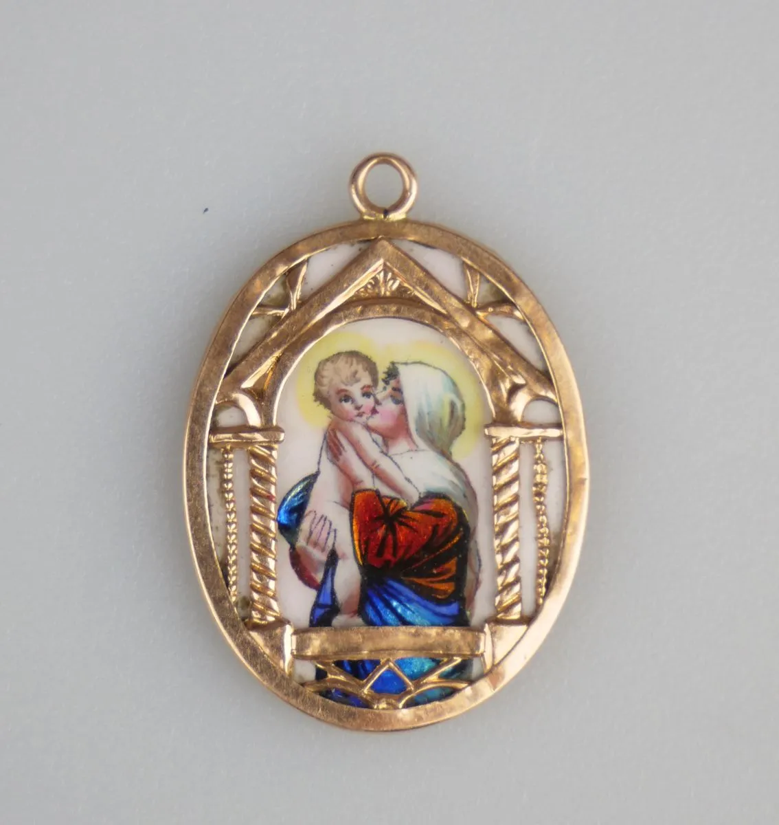 Zlatý přívěsek ”madonka”