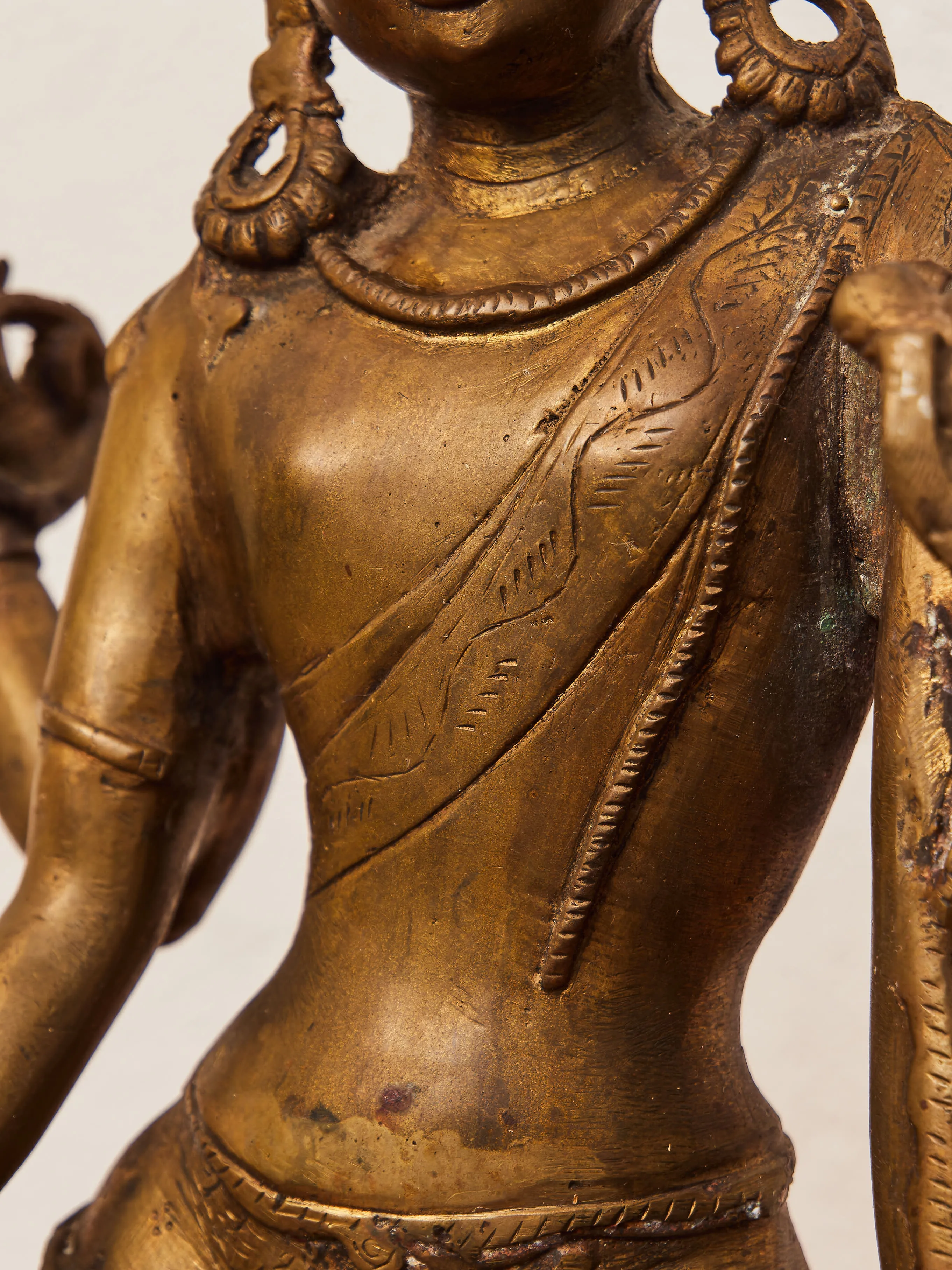 Bronzová socha bodhisattvy Avalókitéšvary (Padmapáni) - 7