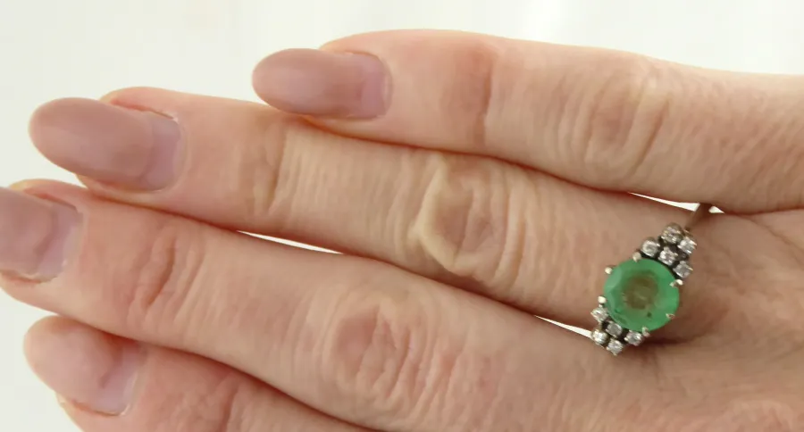 Zlatý prsten s přírodním smaragdem a 10 diamanty - 3