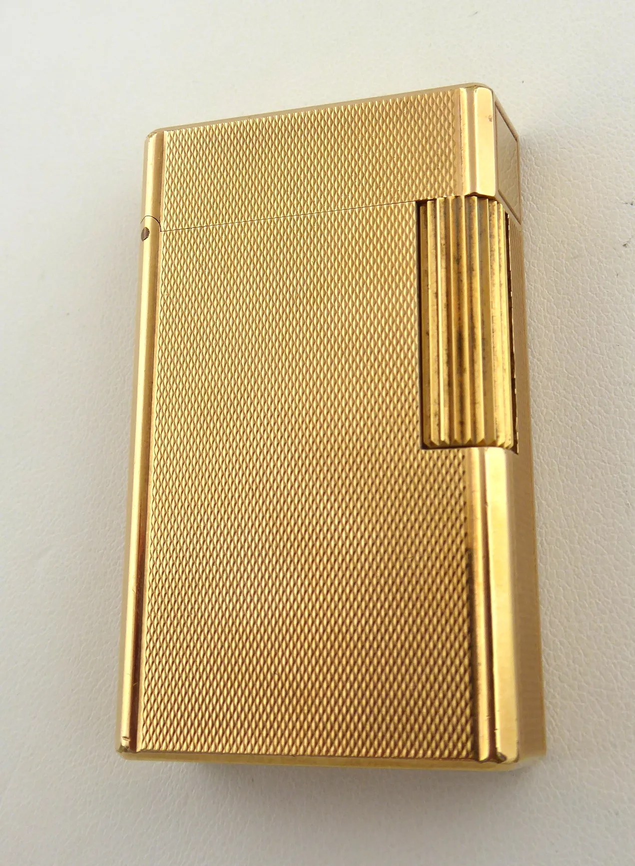 S.T. Dupont Paris – Silně pozlacený zapalovač