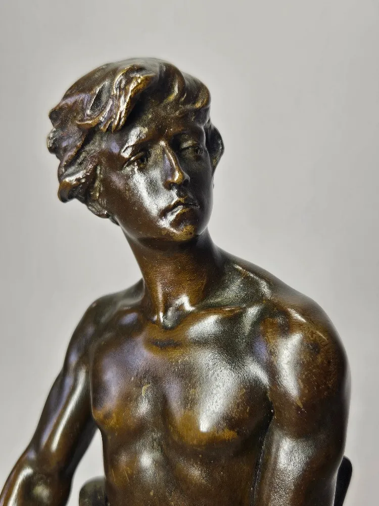 Bronzová socha bojovníka s mečem – François-Raoul Larche - 5