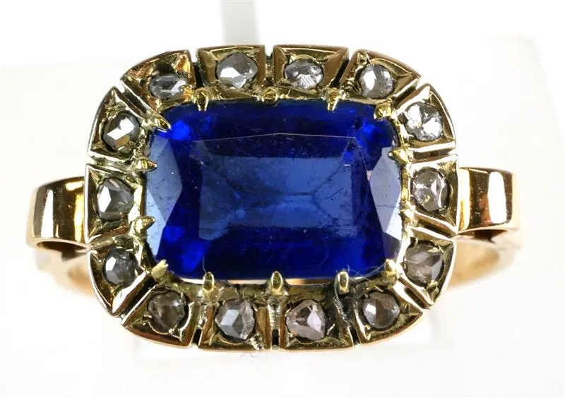 Starožitný zlatý prsten s diamanty a safírem - 2