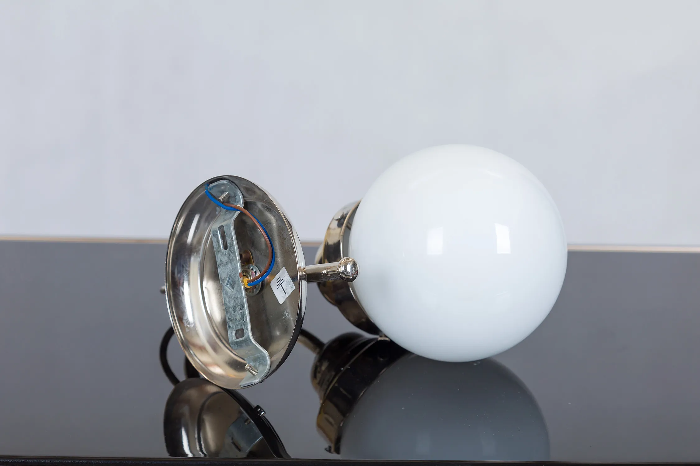 LAMPA  NÁSTĚNNÁ - 2