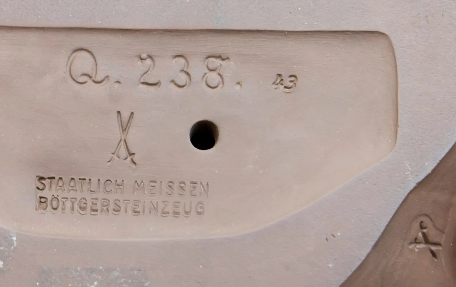 Sedící ženský akt - 4