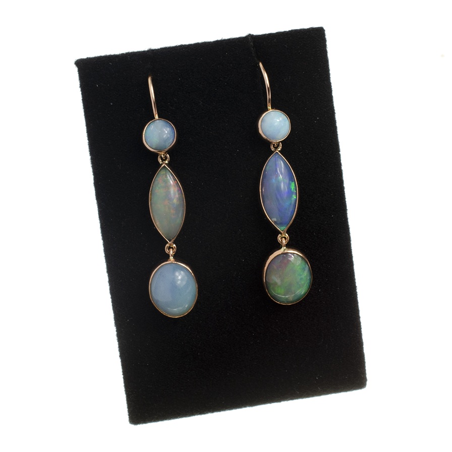 Zlaté náušnice s opály