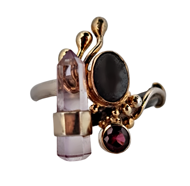 Stříbrný autorský prsten s drahými kameny