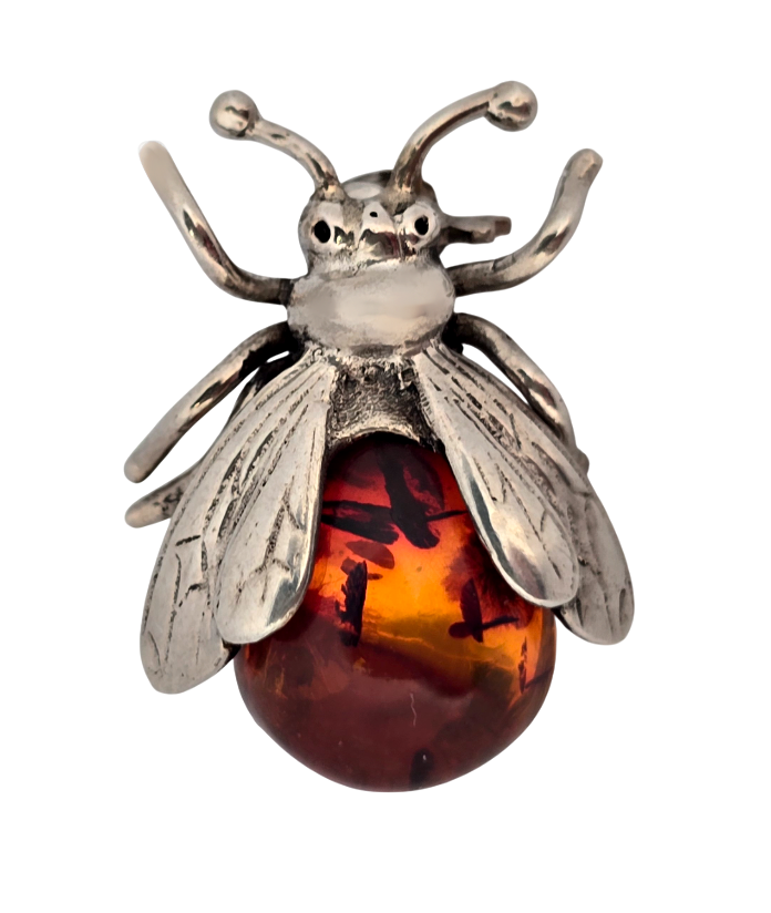 Stříbrná brož – brouček s jantarem