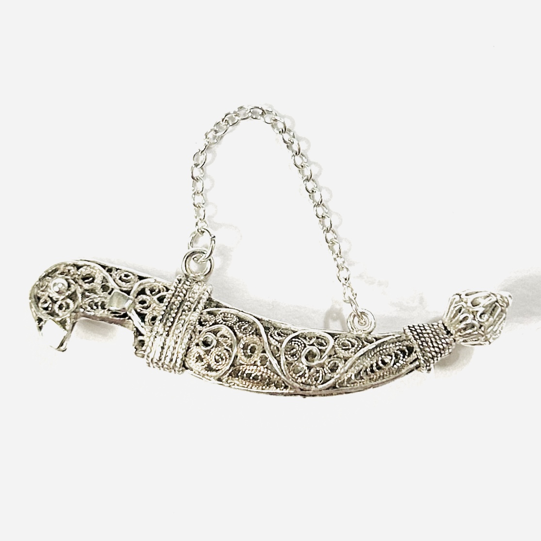 Stříbrná filigránová brož „šavle“